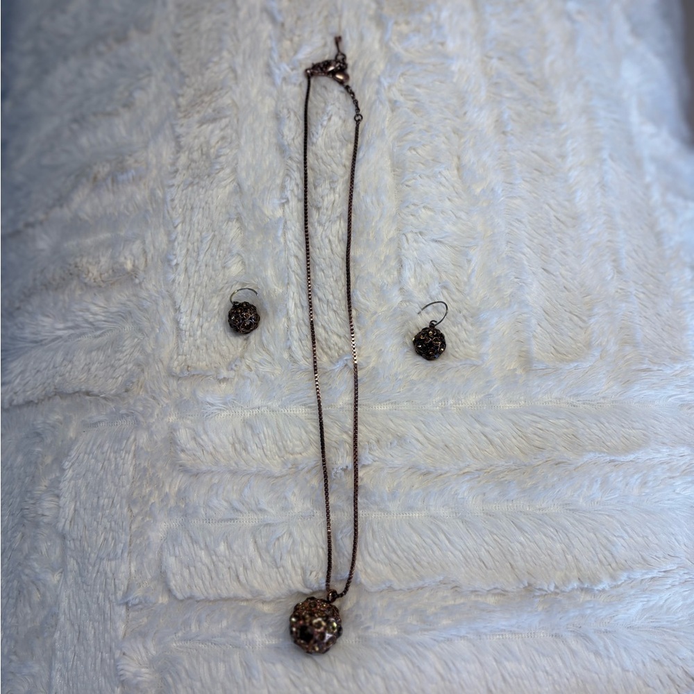 Elegant Brown/Copper Pendant Necklace and Earring Set